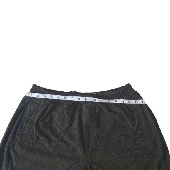RARE Lululemon Pace Breaker Shorts XL Green Black - Picture 4 of 12